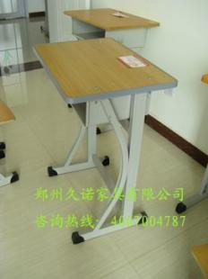 一站式采購指南 從供應到定做，解析學生與培訓班課桌椅的專業選擇