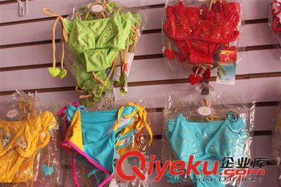 比基尼、分體泳衣 女士分體時(shí)尚泳裝兩件套批發(fā) OEM泳裝工廠加工 女式泳衣批發(fā)-義烏蘇野貿(mào)易提供比基尼、分體泳衣 女士分體時(shí)尚泳裝兩件套批發(fā) OEM泳裝工廠加工 女式泳衣批發(fā)的相關(guān)介紹、產(chǎn)品、服務(wù)、圖片、價(jià)格義烏蘇野貿(mào)易、拉舍爾毛毯;各種庫存產(chǎn)品小商品;外貿(mào)尾單產(chǎn)品;鞋服;保暖內(nèi)衣套裝;皮草皮衣;雪地靴;家居日用品